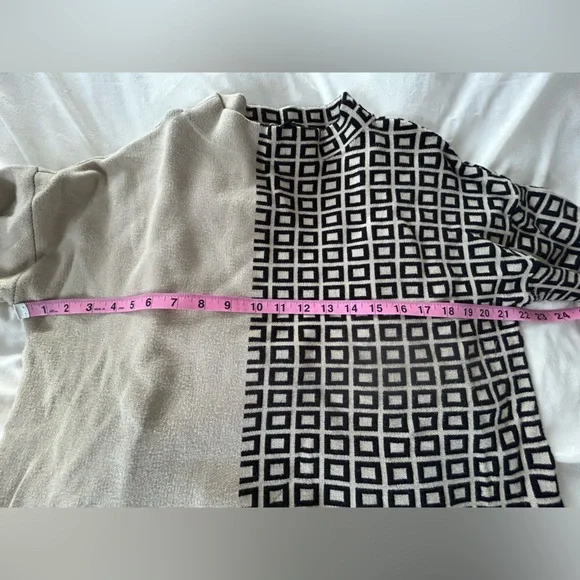 Geometric Block Patterned Sweater - Picture 4 of 6